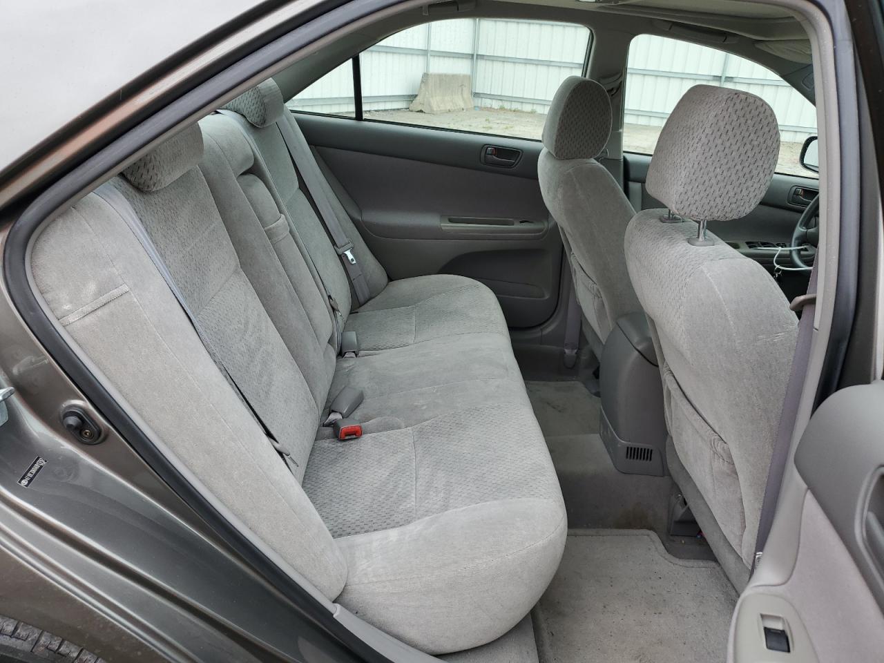 2004 Toyota Camry Le VIN: 4T1BE30K64U913742 Lot: 63591924