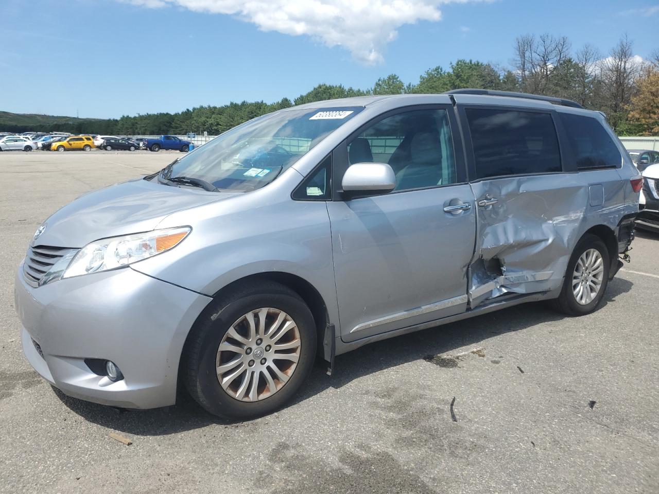 5TDYZ3DCXHS815152 2017 TOYOTA SIENNA - Image 1