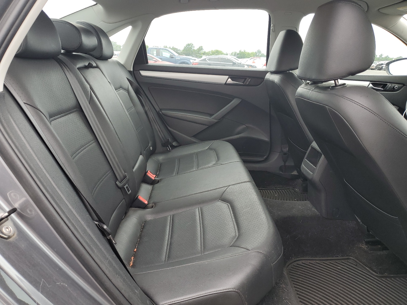 1VWBP7A3XCC038860 2012 Volkswagen Passat Se