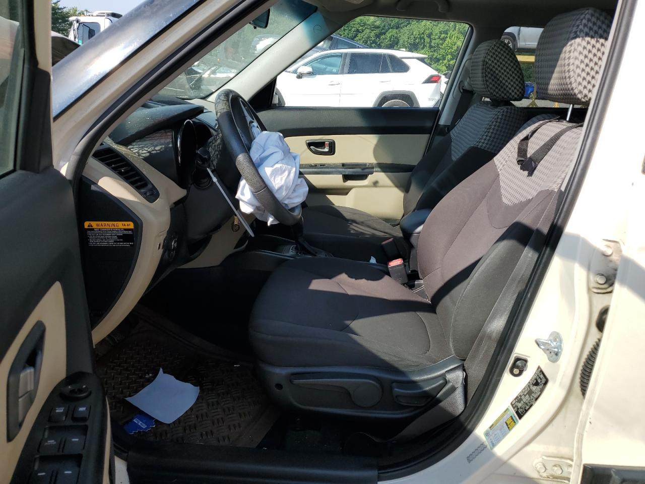 2011 Kia Soul + VIN: KNDJT2A25B7722064 Lot: 62084964