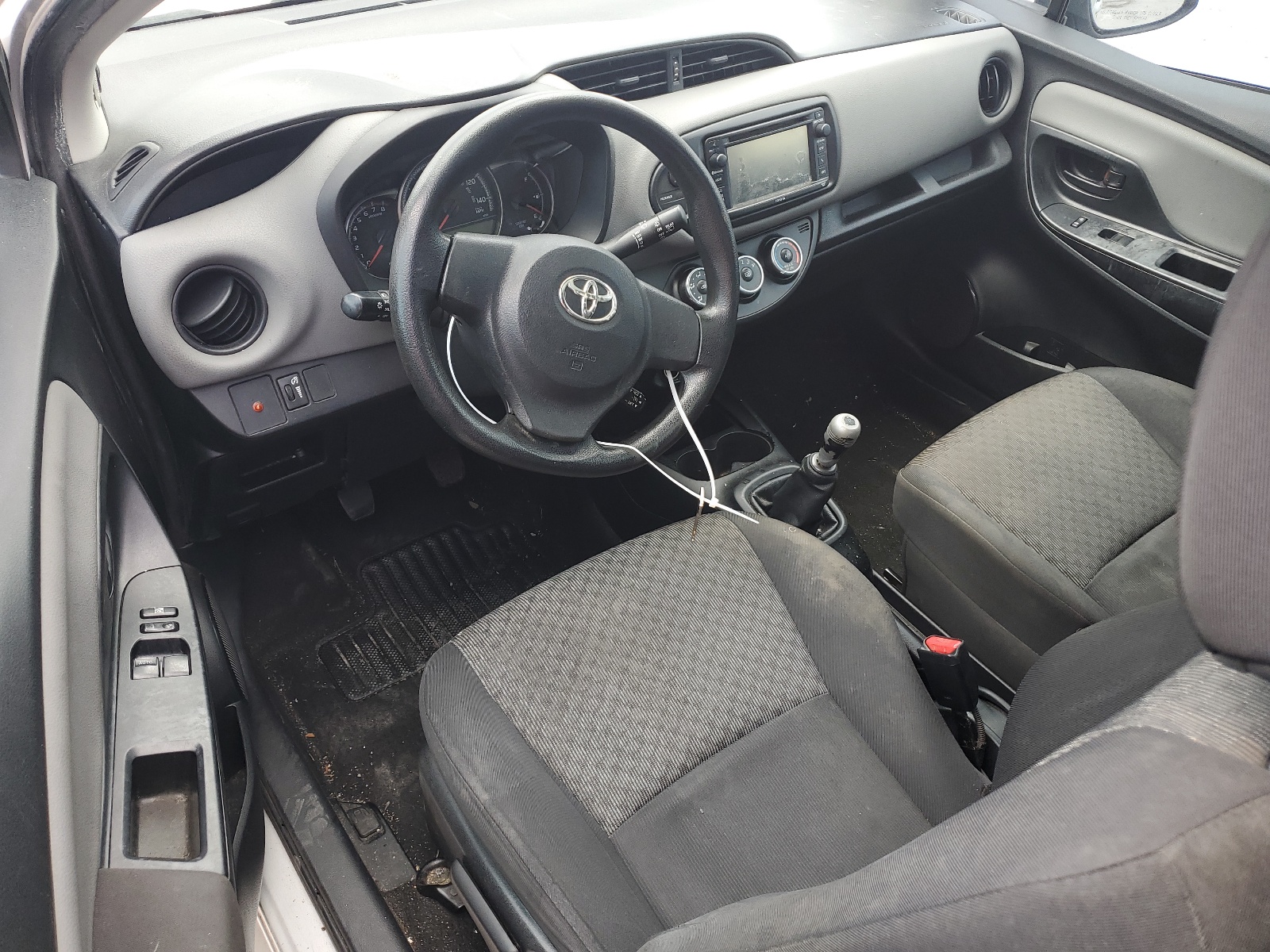 VNKJTUD3XFA028891 2015 Toyota Yaris