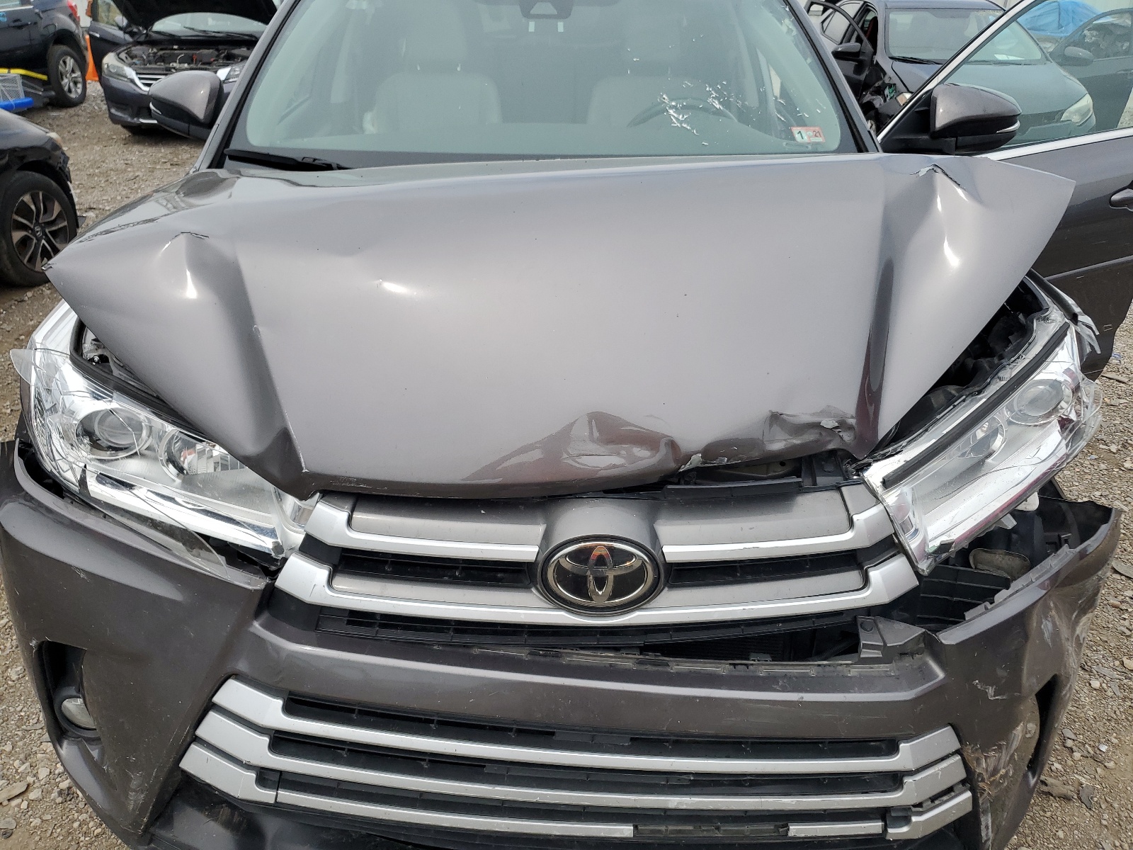 5TDJZRFH2HS375036 2017 Toyota Highlander Se