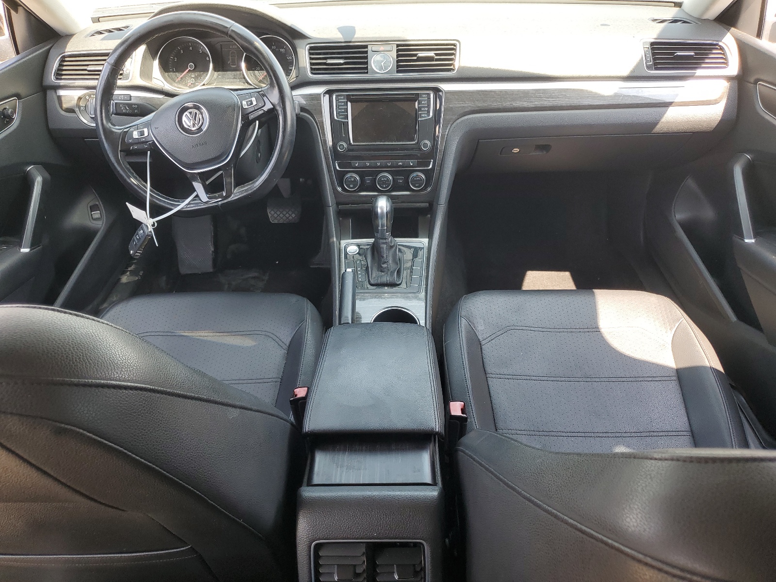 1VWBT7A33HC009929 2017 Volkswagen Passat Se