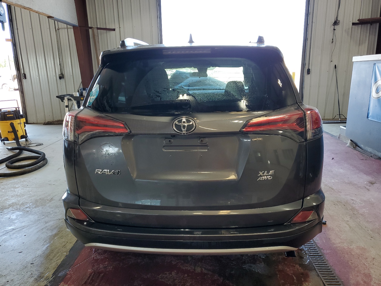 2017 Toyota Rav4 Xle vin: JTMRFREV2HJ708917