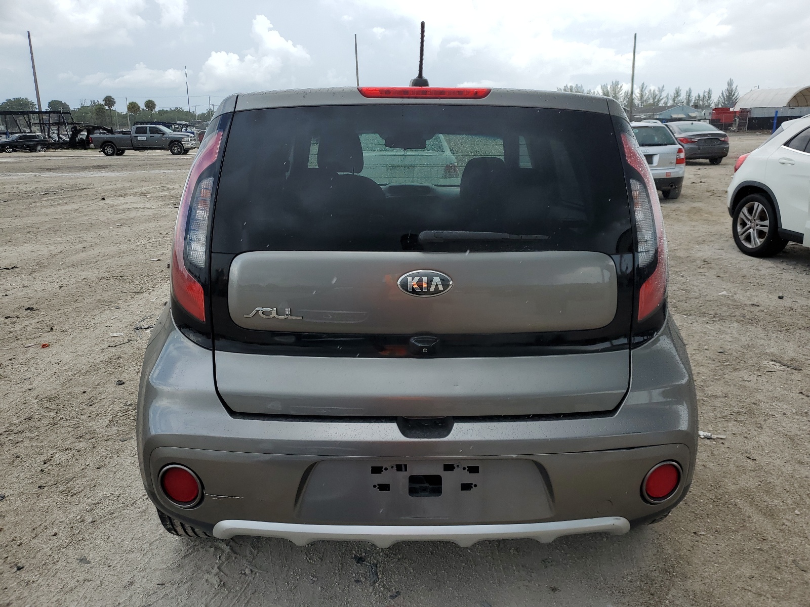 KNDJP3A57J7510723 2018 Kia Soul +