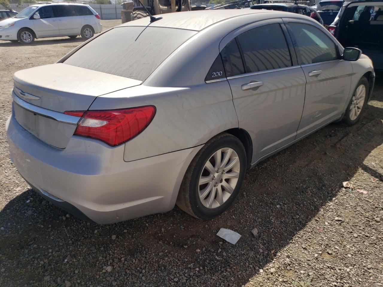 2014 Chrysler 200 Touring 1C3CCBBG4EN105732 photo #4