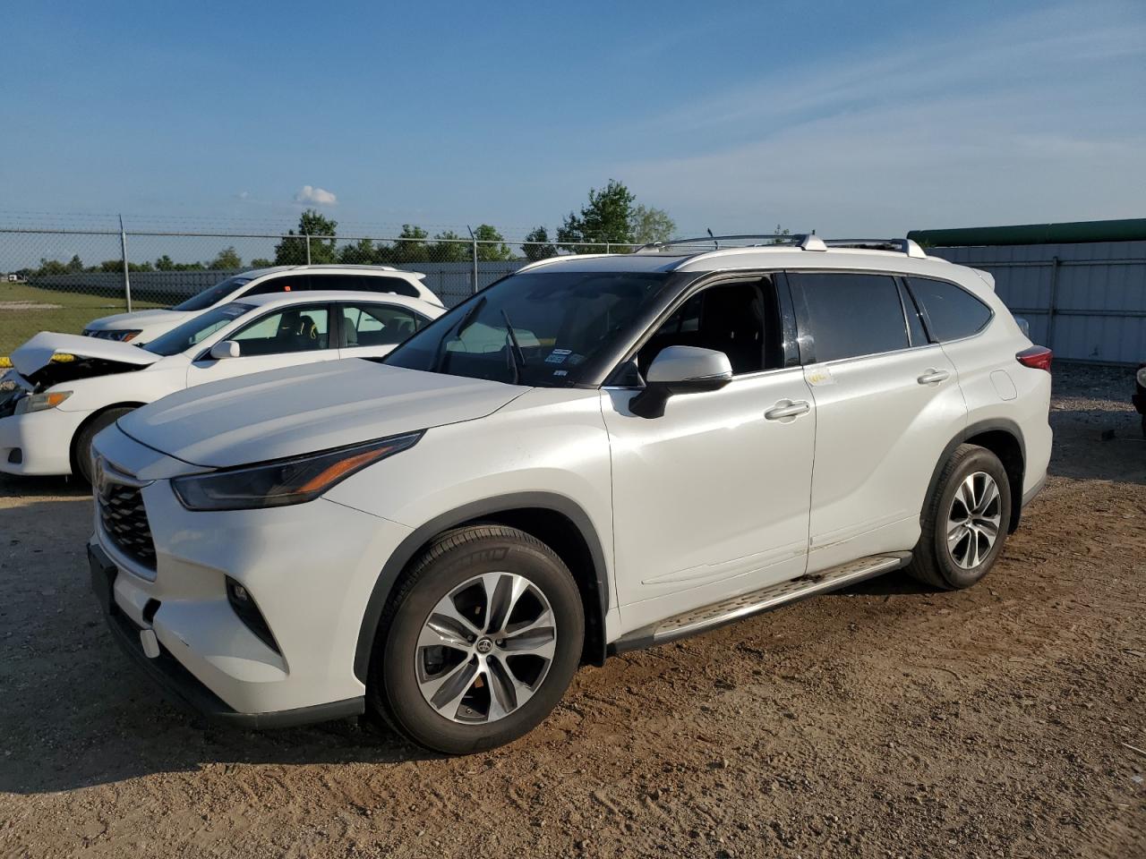 2022 Toyota Highlander Xle VIN: 5TDGZRAH3NS127987 Lot: 62678214