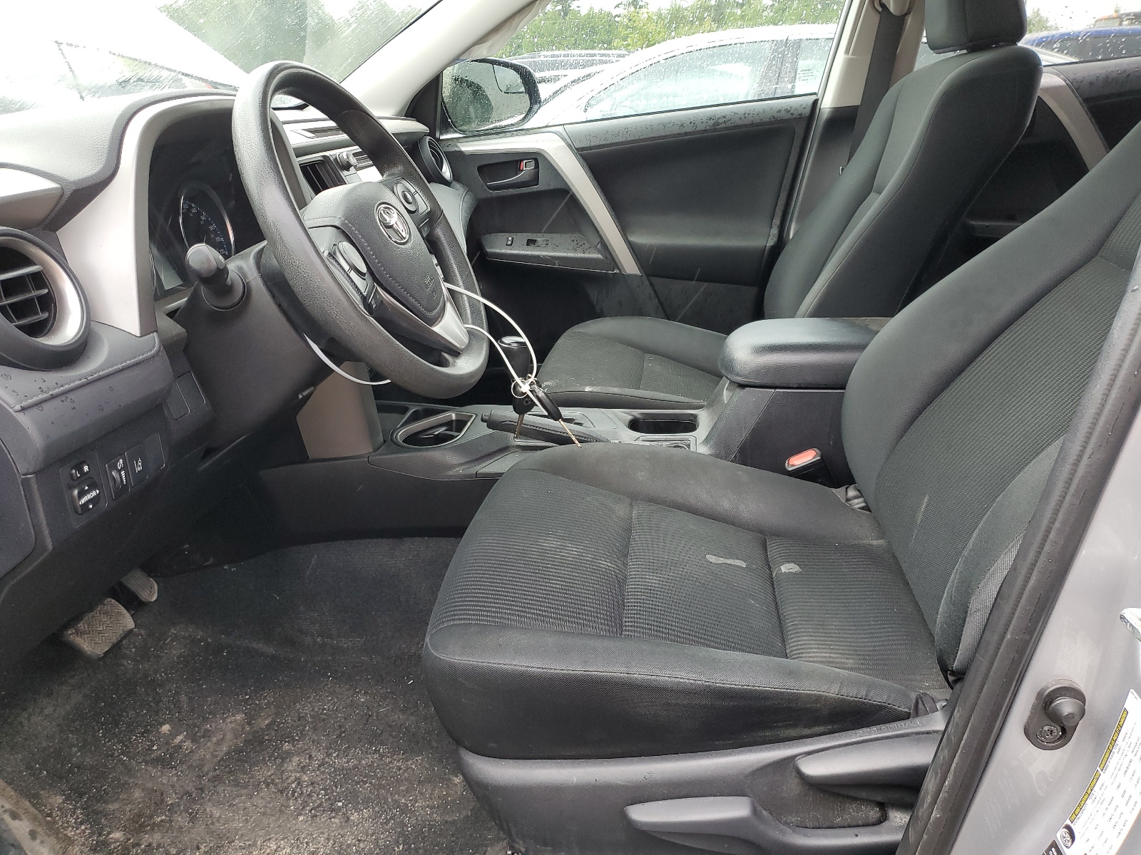 2T3ZFREV4HW359714 2017 Toyota Rav4 Le