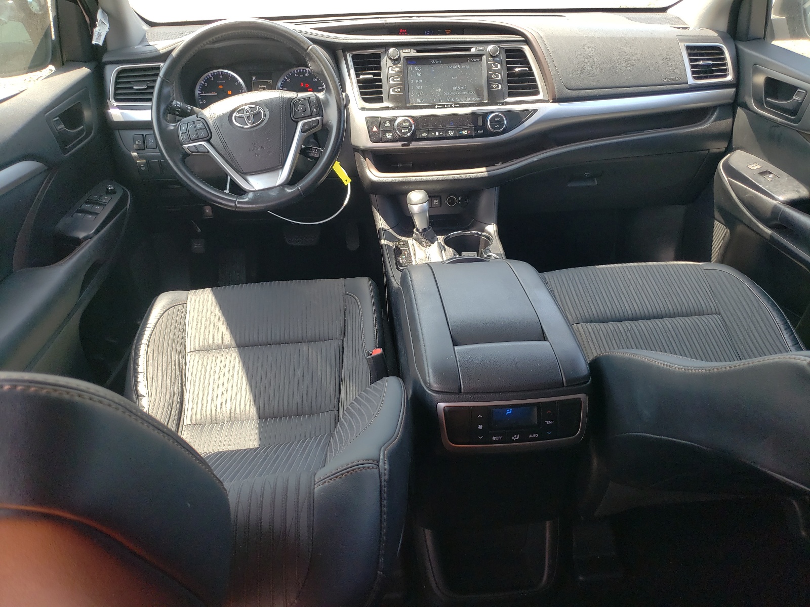 5TDZZRFH9HS207350 2017 Toyota Highlander Le