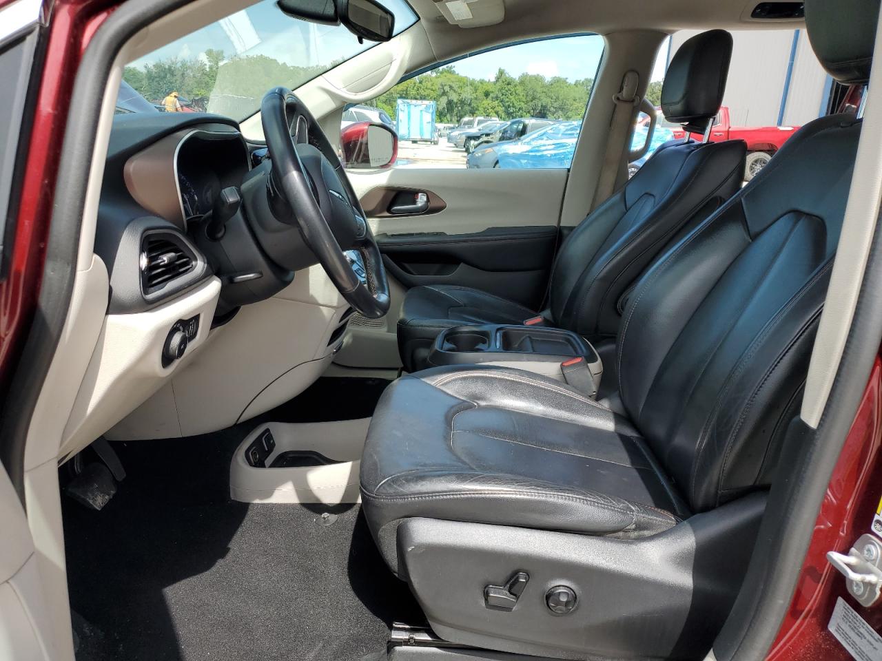 2017 Chrysler Pacifica - Image 7