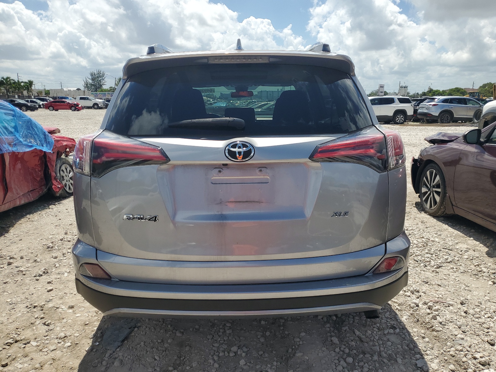 2T3WFREV6HW313496 2017 Toyota Rav4 Xle