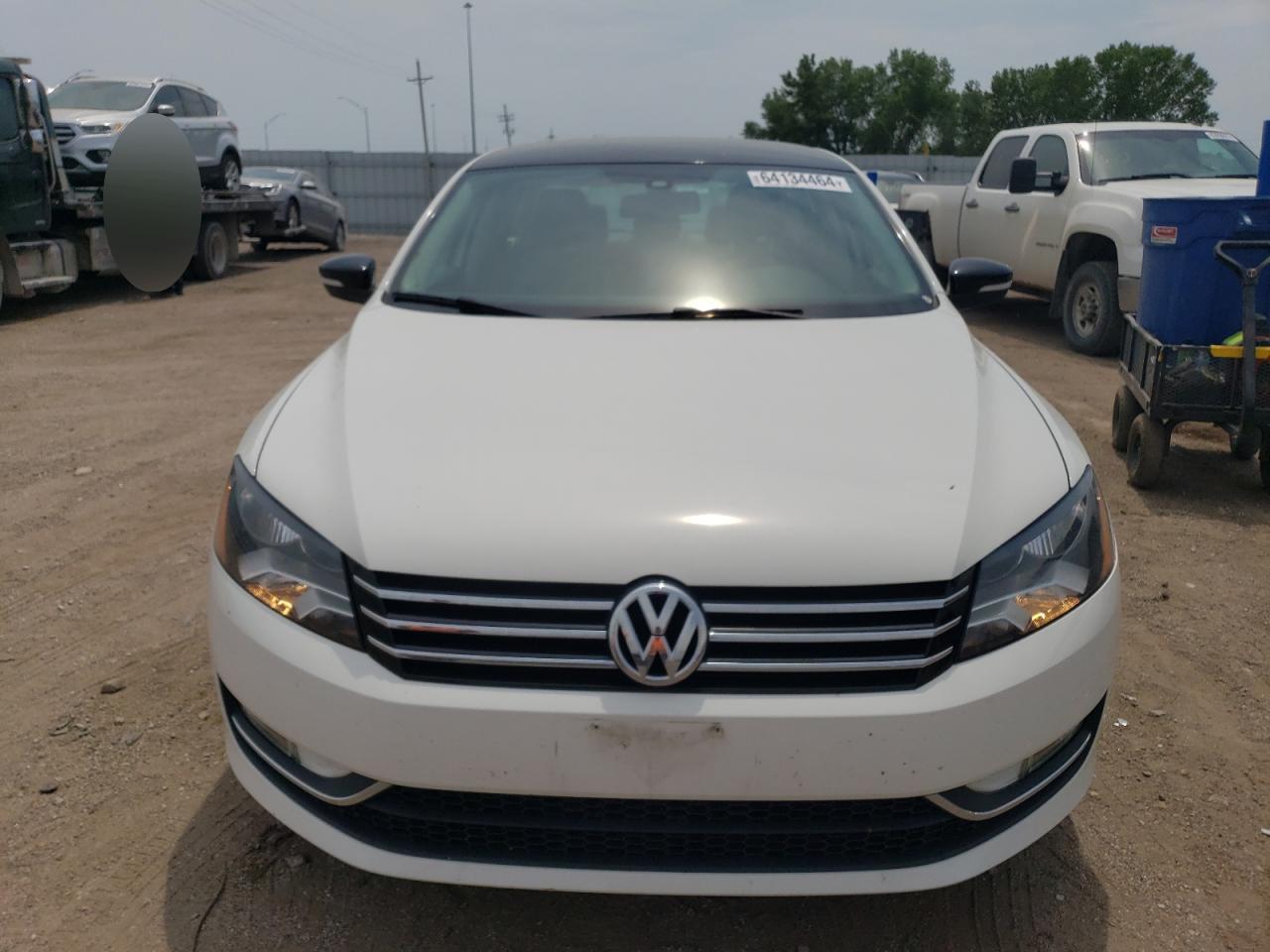 2015 Volkswagen Passat - Image 5