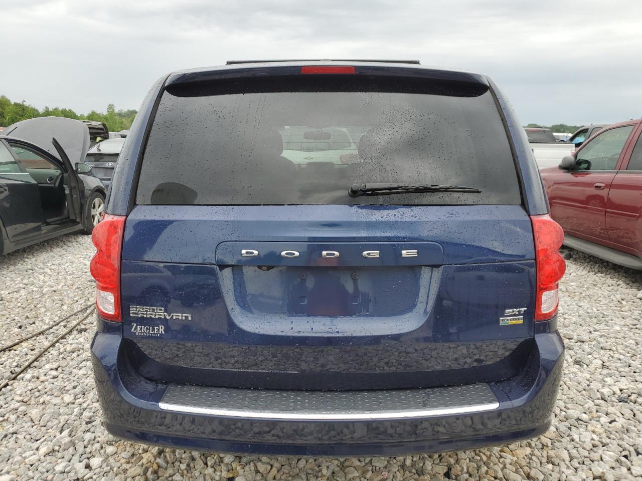 2C4RDGCG8HR678302 2017 Dodge Grand Caravan Sxt