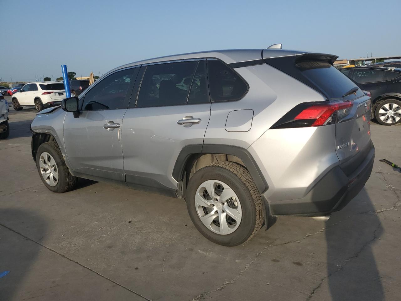 2T3H1RFV6NC213062 2022 TOYOTA RAV 4 - Image 2