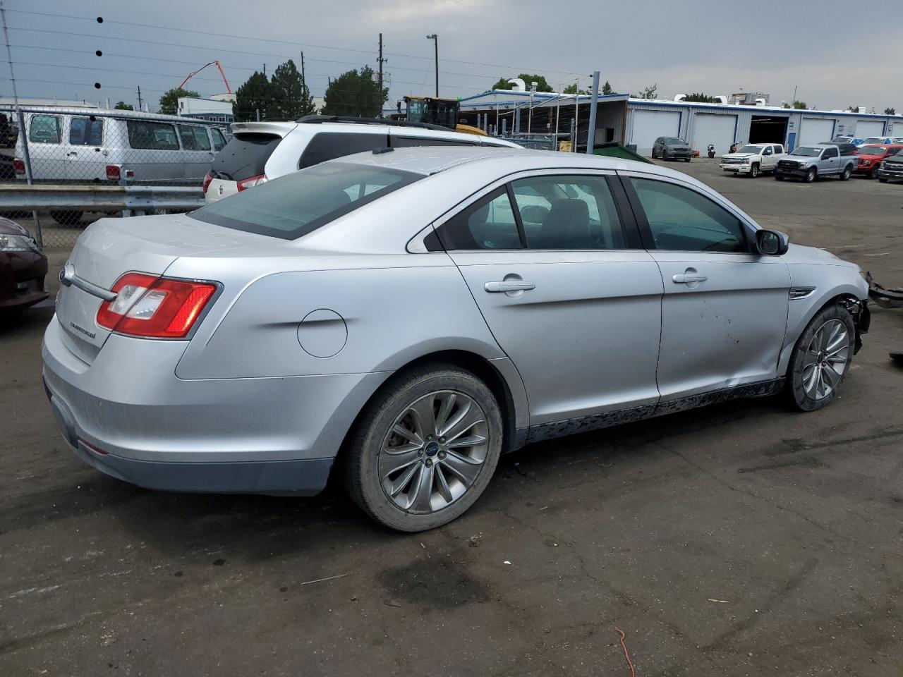 2011 Ford Taurus - Image 3