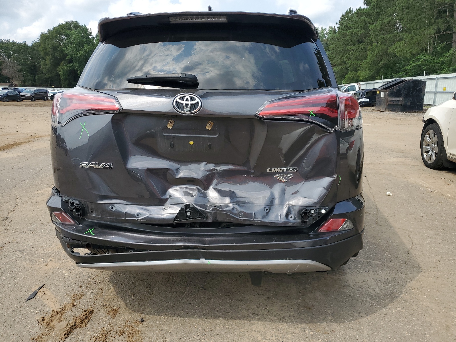 JTMDFREV2HJ715425 2017 Toyota Rav4 Limited