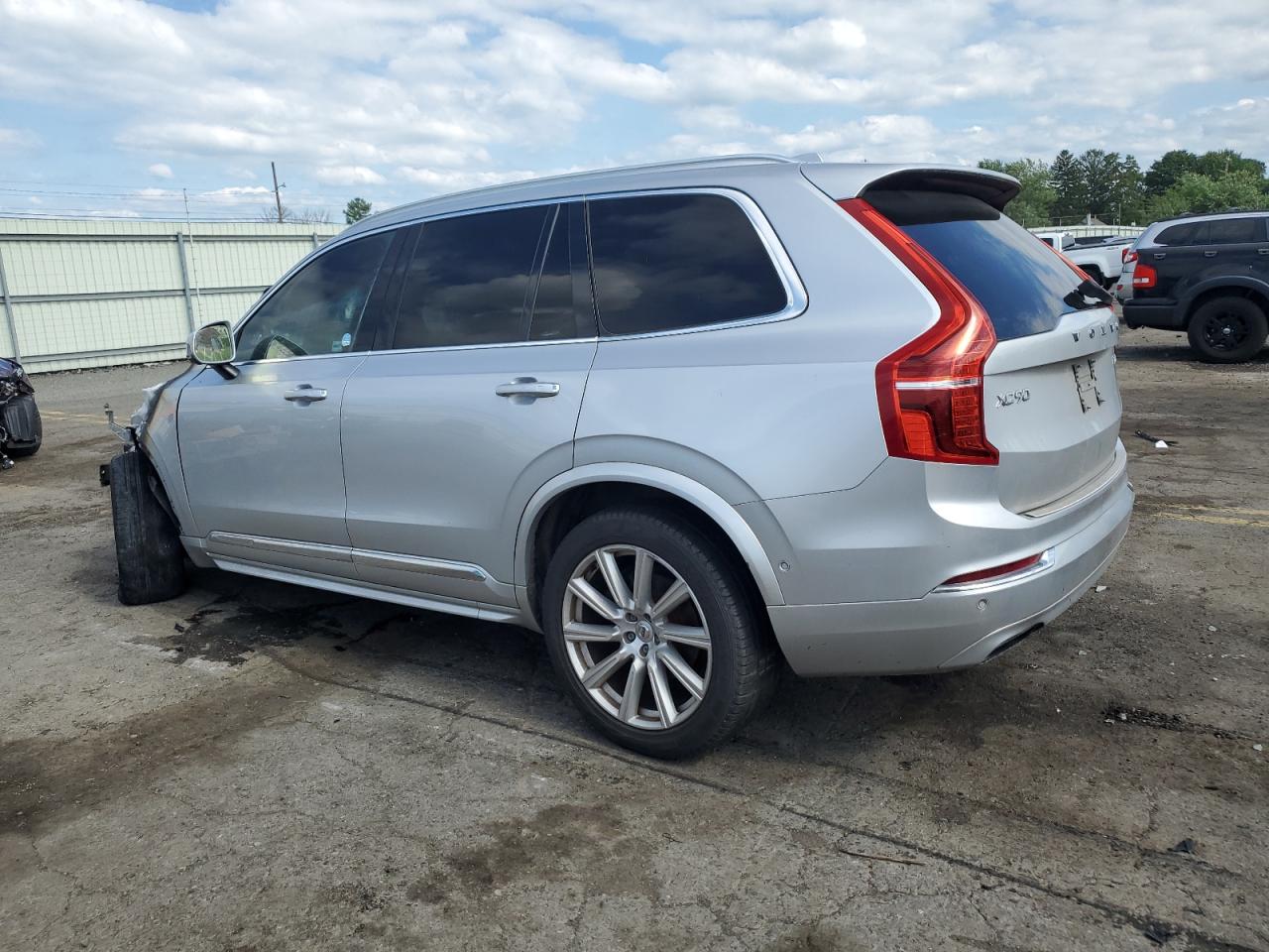 YV4A22PL9G1050715 2016 VOLVO XC90 - Image 2