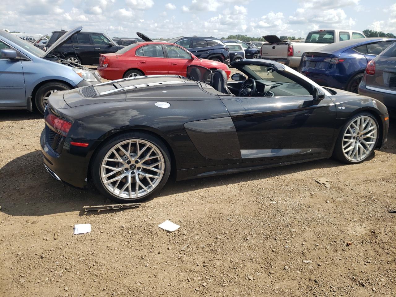 2017 Audi R8 Spyder VIN: WUAVACFX2H7904625 Lot: 64393874