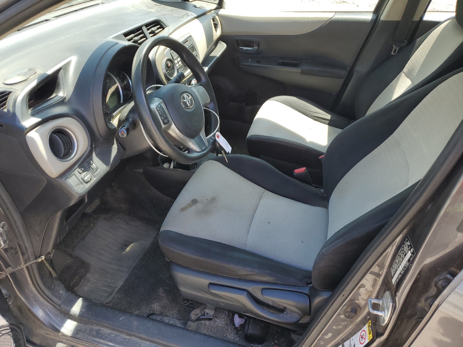 JTDKTUD3XCD521865 2012 Toyota Yaris