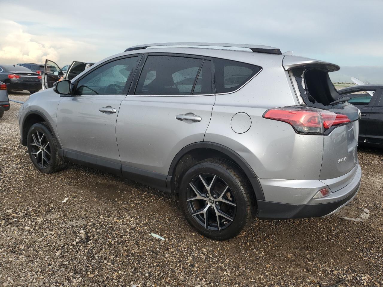 JTMNFREV3JJ159703 2018 TOYOTA RAV 4 - Image 2