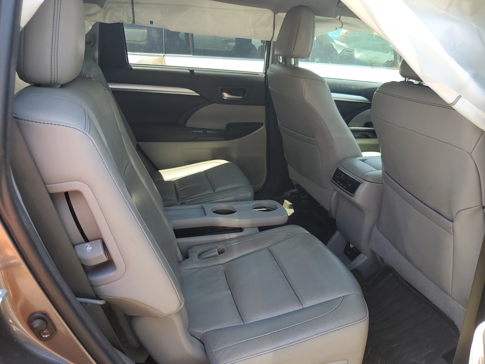 5TDKKRFH0GS163646 2016 Toyota Highlander Xle