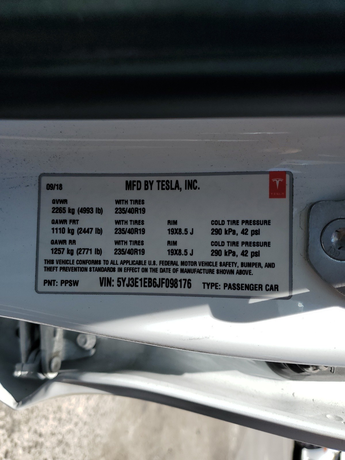 5YJ3E1EB6JF098176 2018 Tesla Model 3