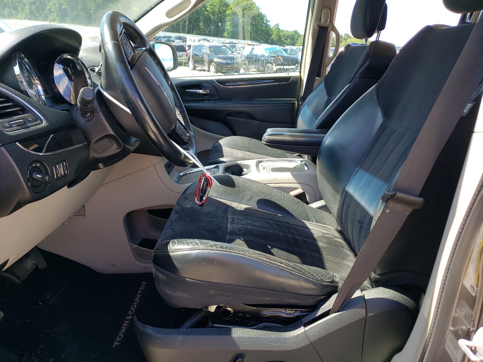 2C4RC1JG6FR742904 2015 Chrysler Town & Country Limited