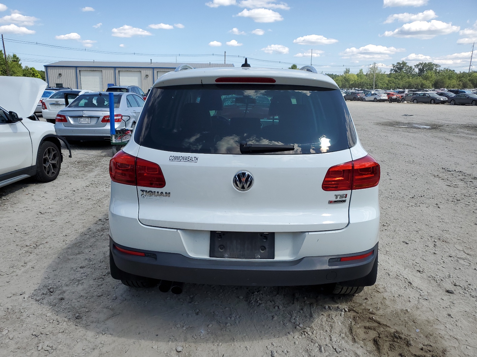 WVGSV7AX0HK003555 2017 Volkswagen Tiguan Wolfsburg