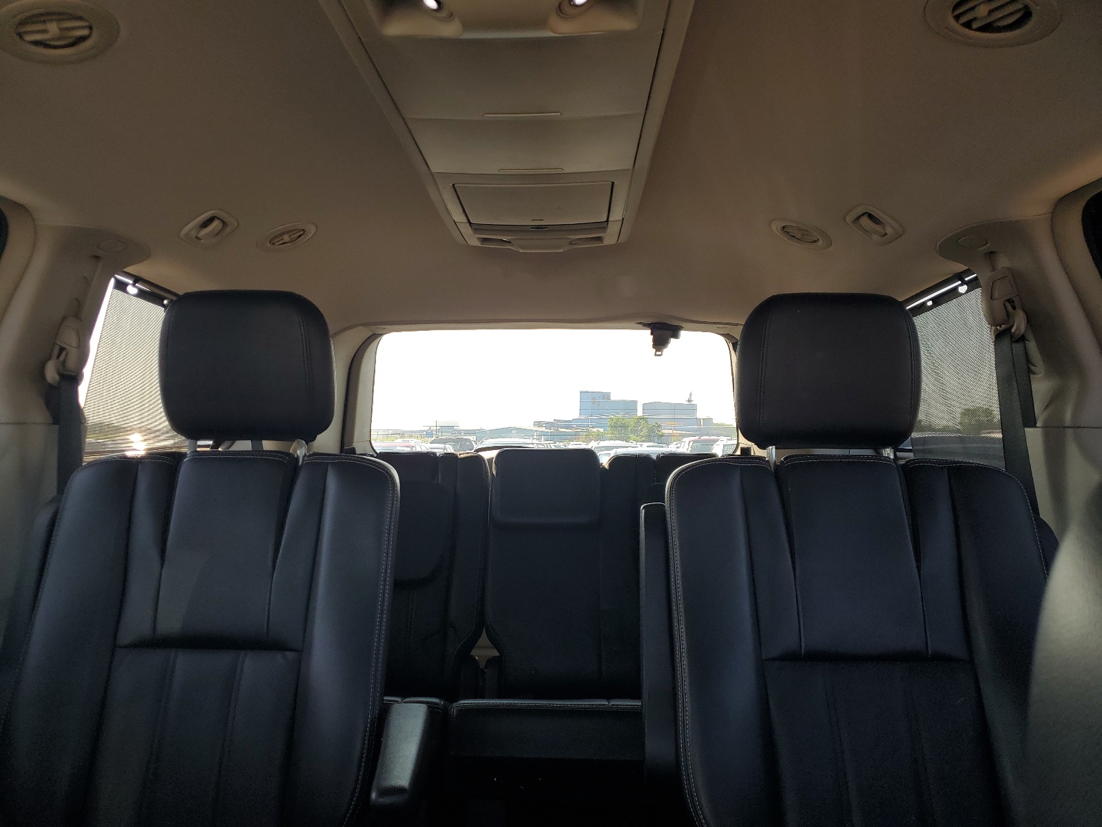 2A4RR8DG6BR656354 2011 Chrysler Town & Country Touring L