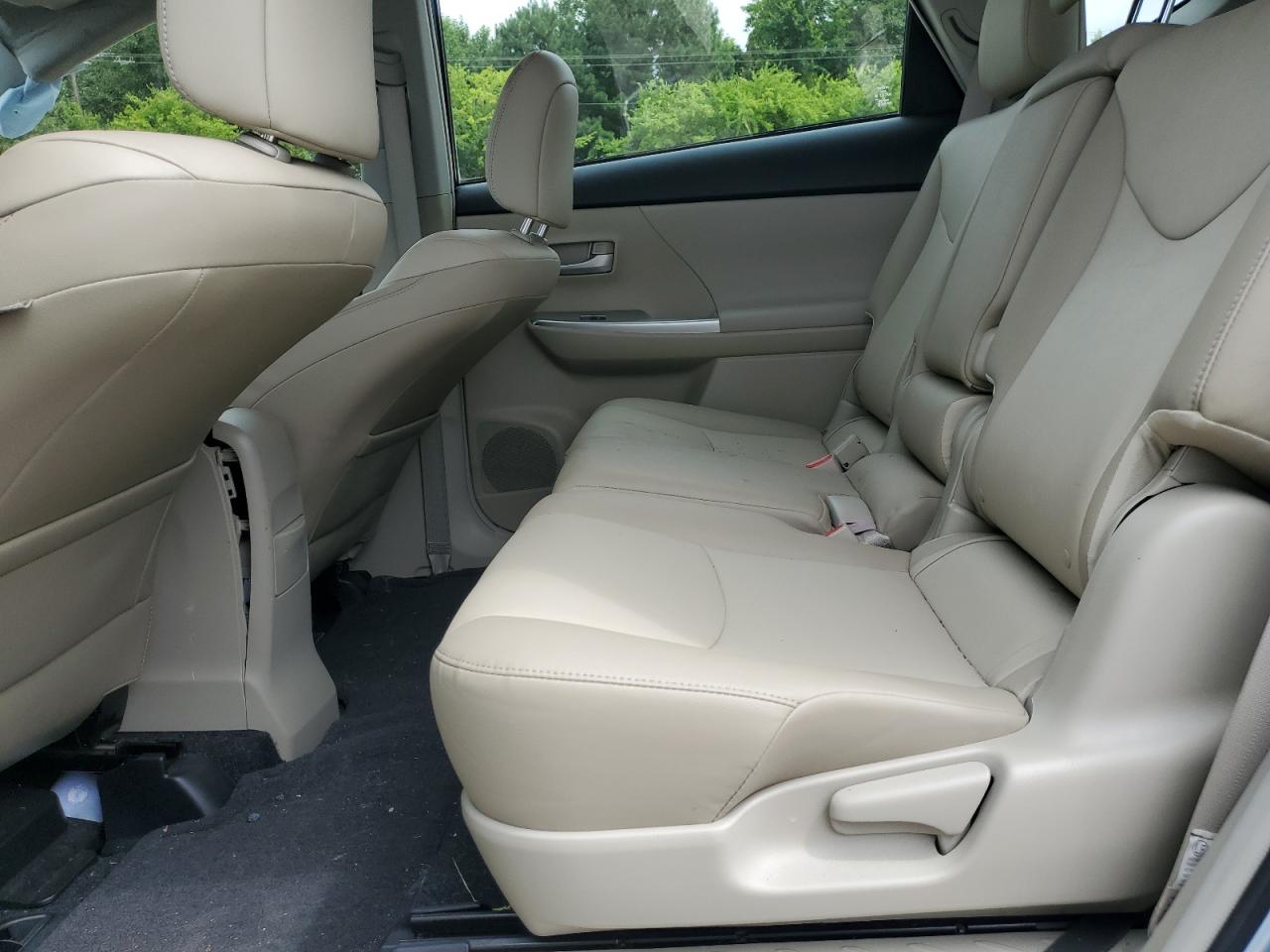 2012 Toyota Prius - Image 10