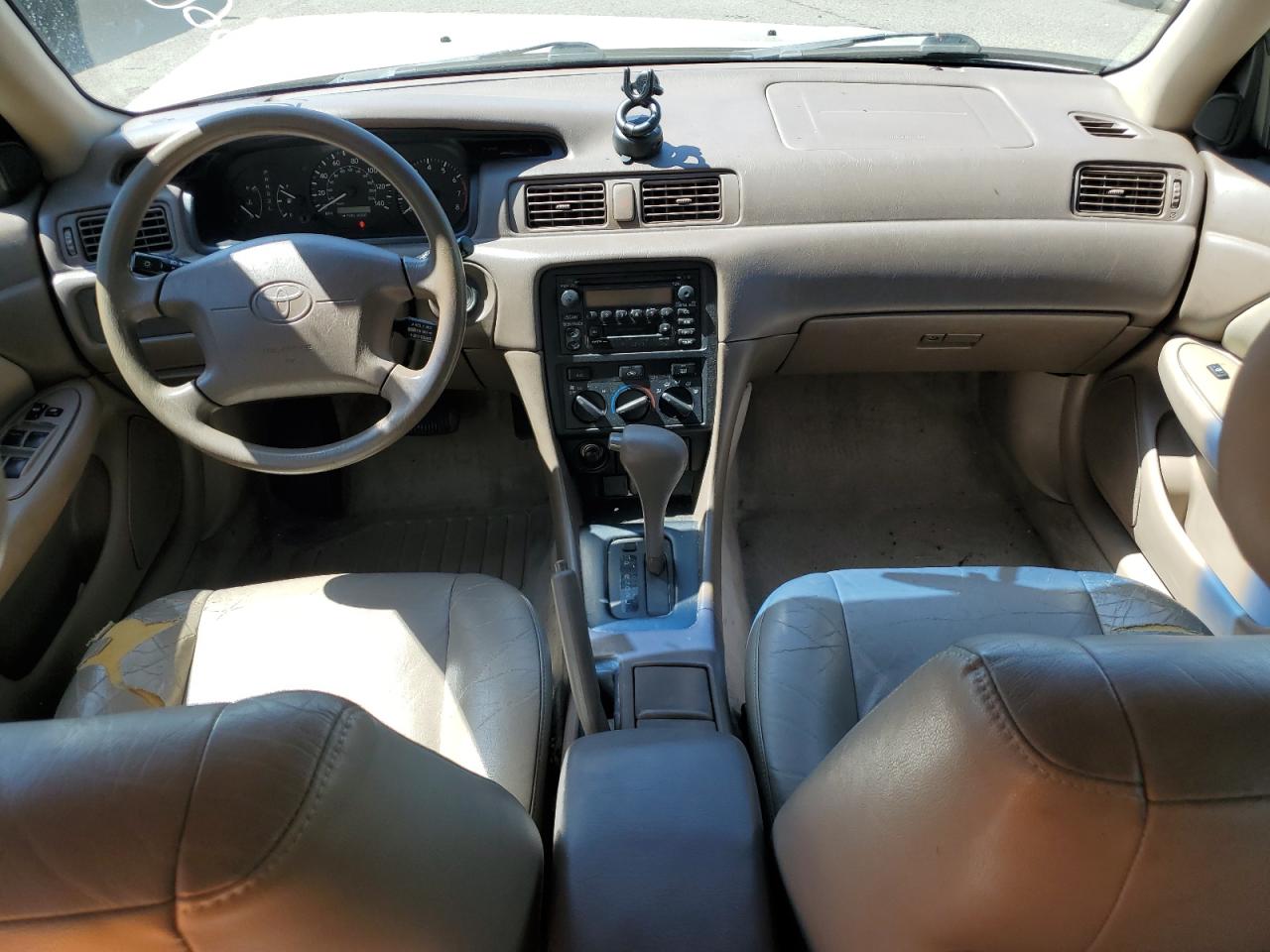 2000 Toyota Camry Le VIN: 4T1BF22K9YU954330 Lot: 62508794