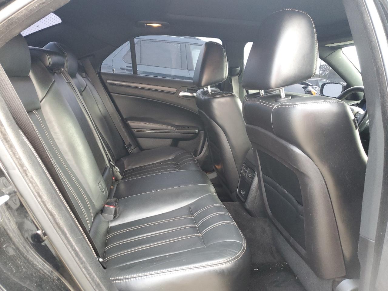 2016 Chrysler 300 S VIN: 2C3CCABG0GH152052 Lot: 64565494