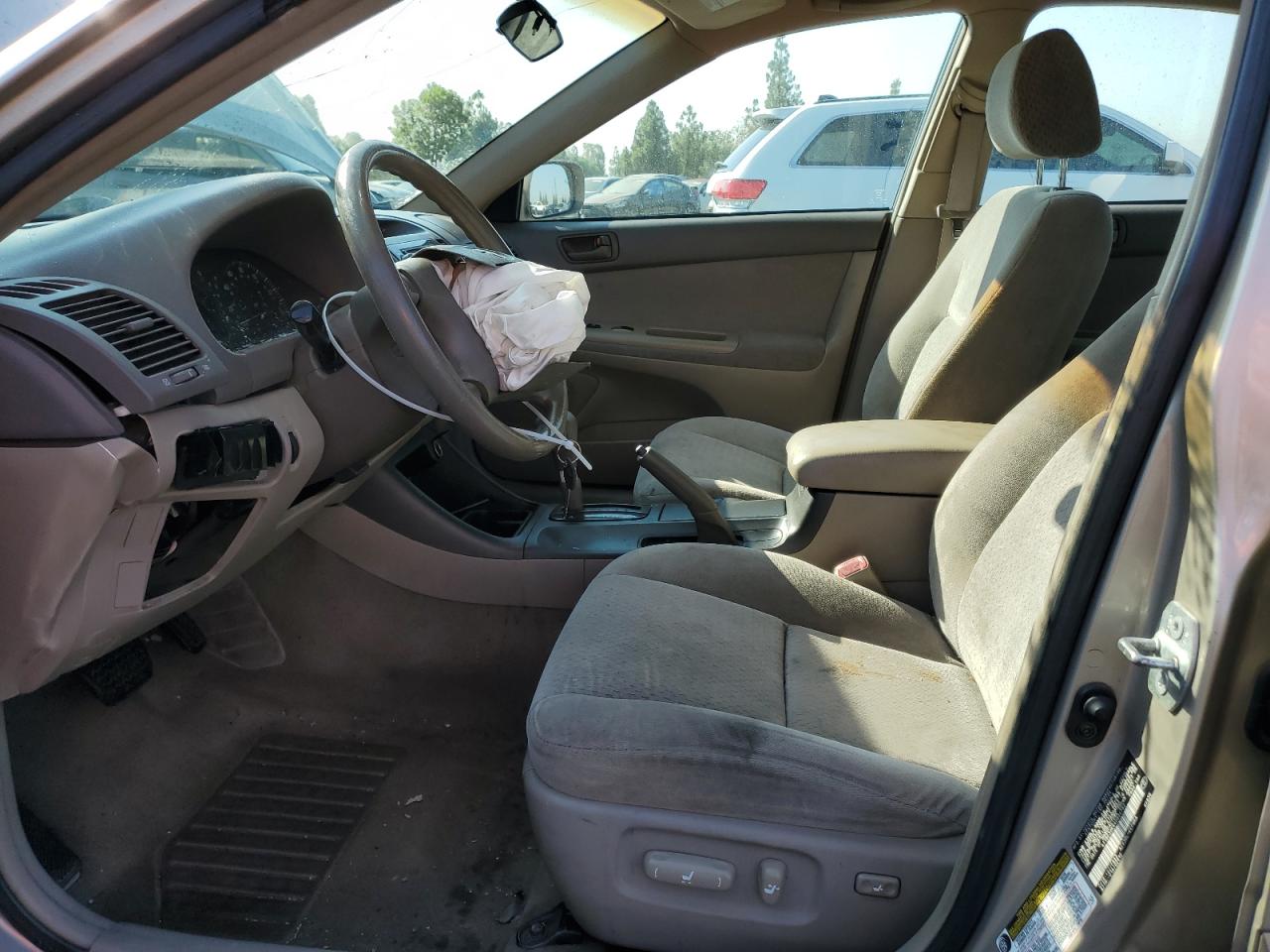 2004 Toyota Camry Le VIN: 4T1BE32K84U934752 Lot: 64647484