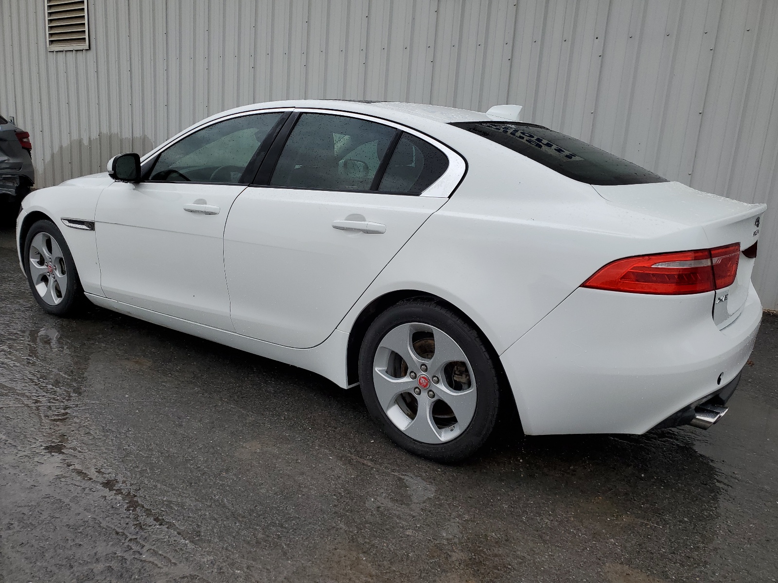 2017 Jaguar Xe vin: SAJAR4BN1HA975530