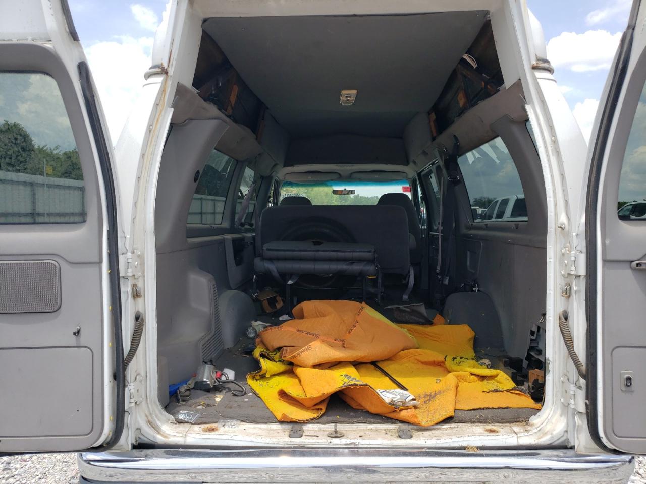 1998 Ford Econoline E350 Super Duty VIN: 1FBSS31SXWHA15740 Lot: 60868524