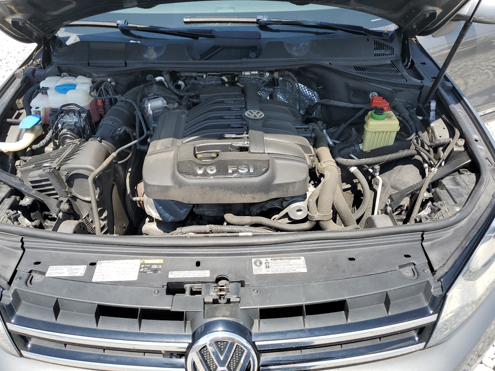 WVGEF9BP2DD013443 2013 Volkswagen Touareg V6