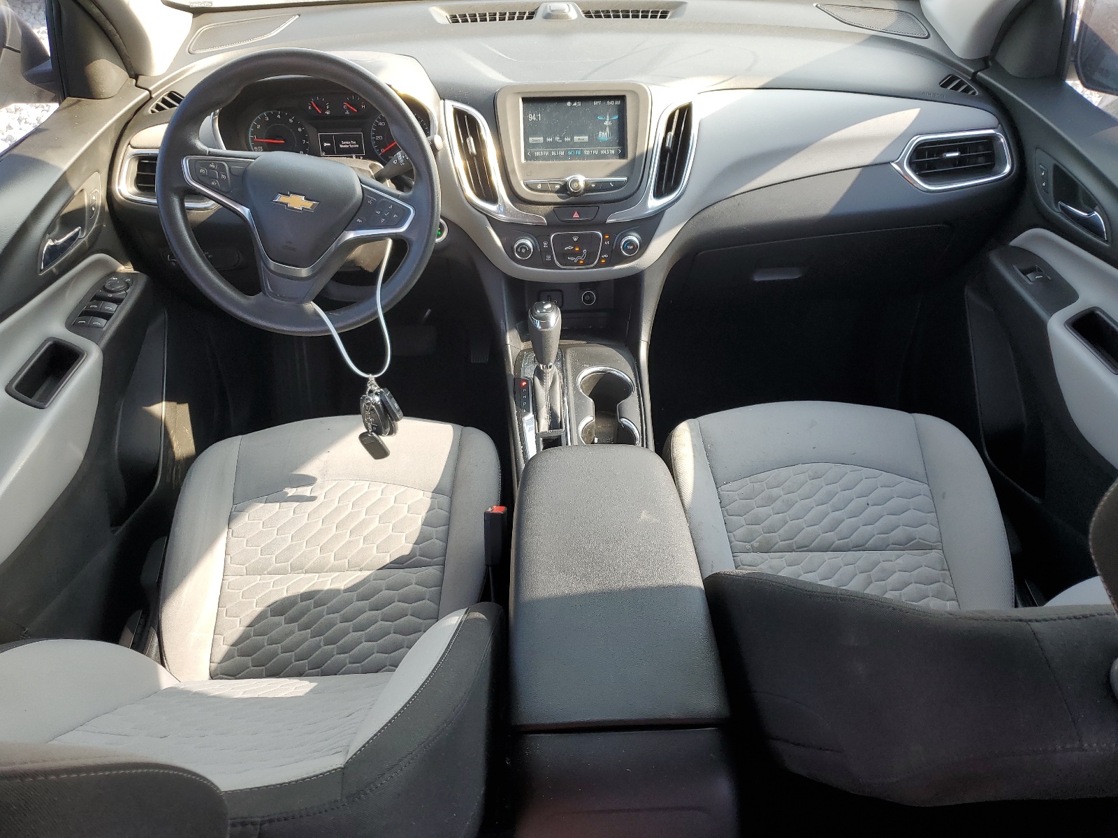 2GNAXREV6J6143611 2018 Chevrolet Equinox Ls