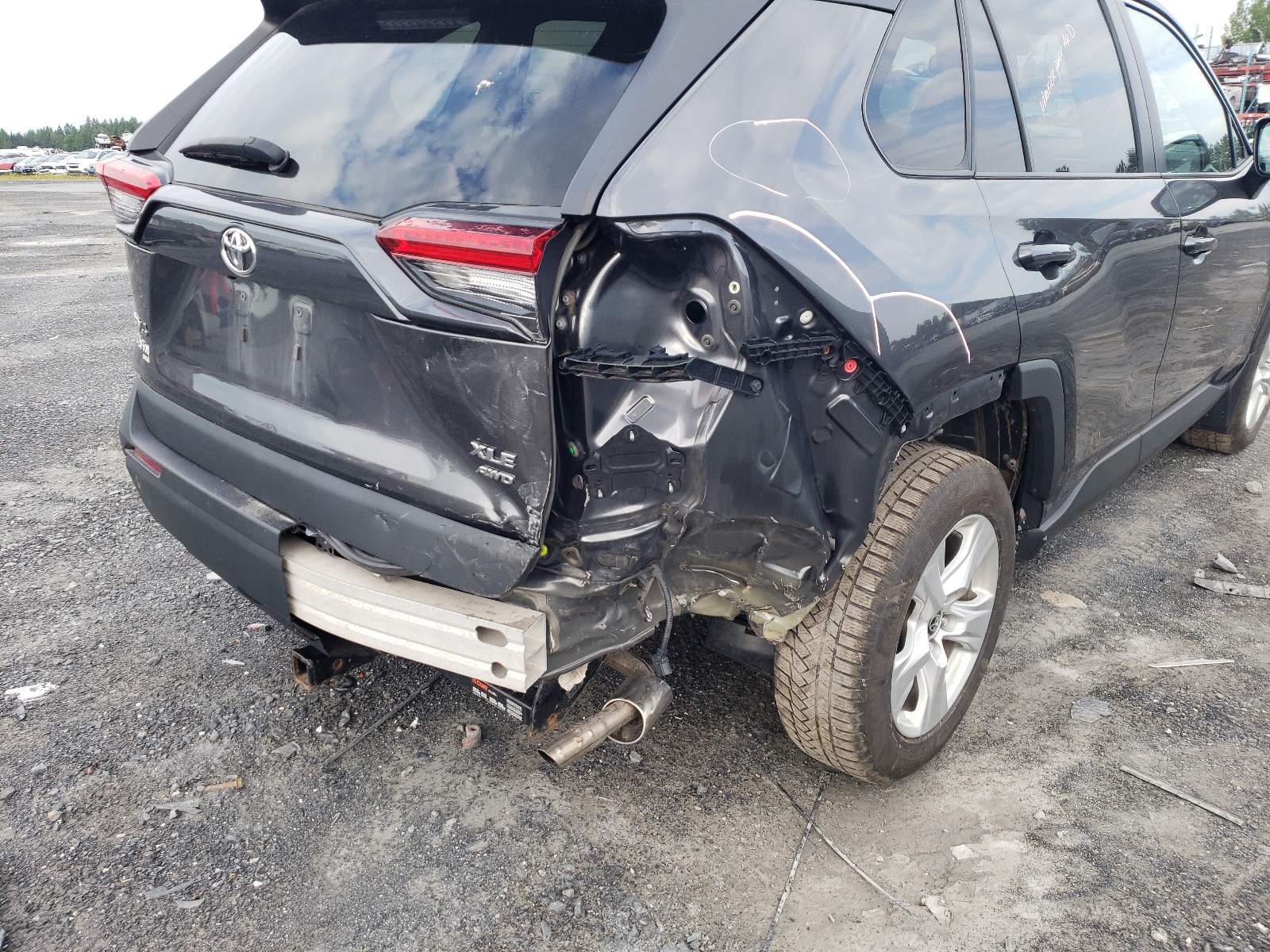 2T3R1RFV9MC238718 2021 Toyota Rav4 Xle