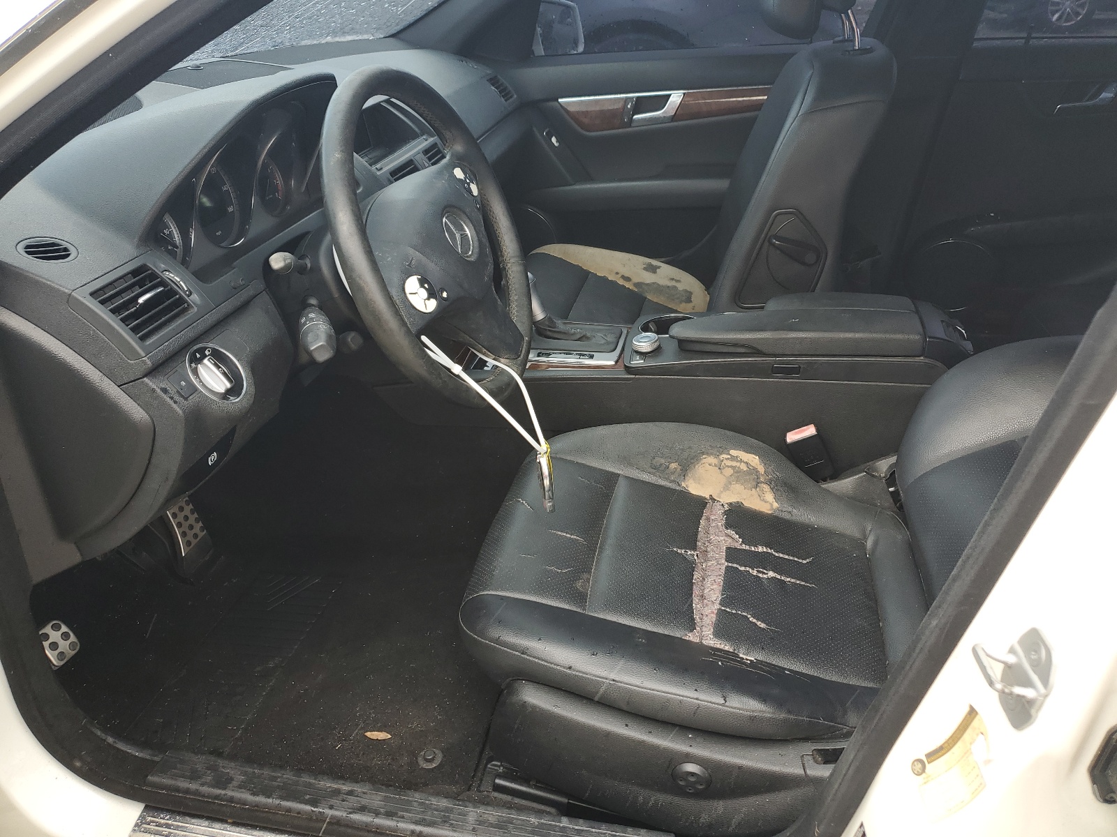 WDDGF5EB5BR135628 2011 Mercedes-Benz C 300