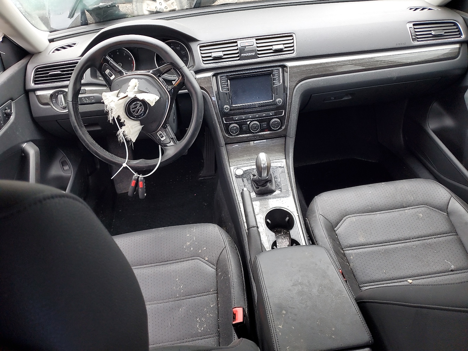 1VWBA7A33JC013281 2018 Volkswagen Passat Se