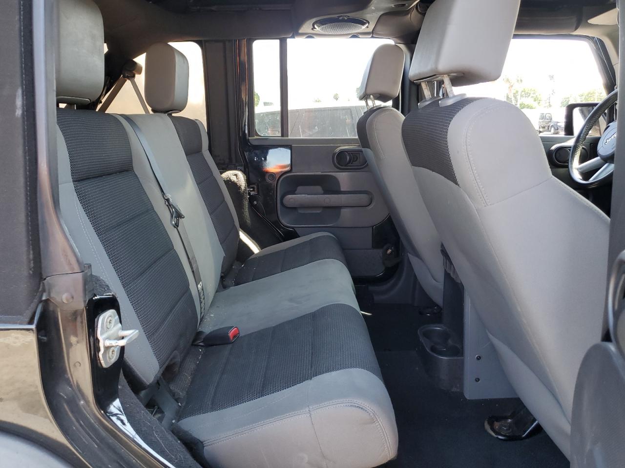 2007 Jeep Wrangler X VIN: 1J4GA39147L105412 Lot: 65225834