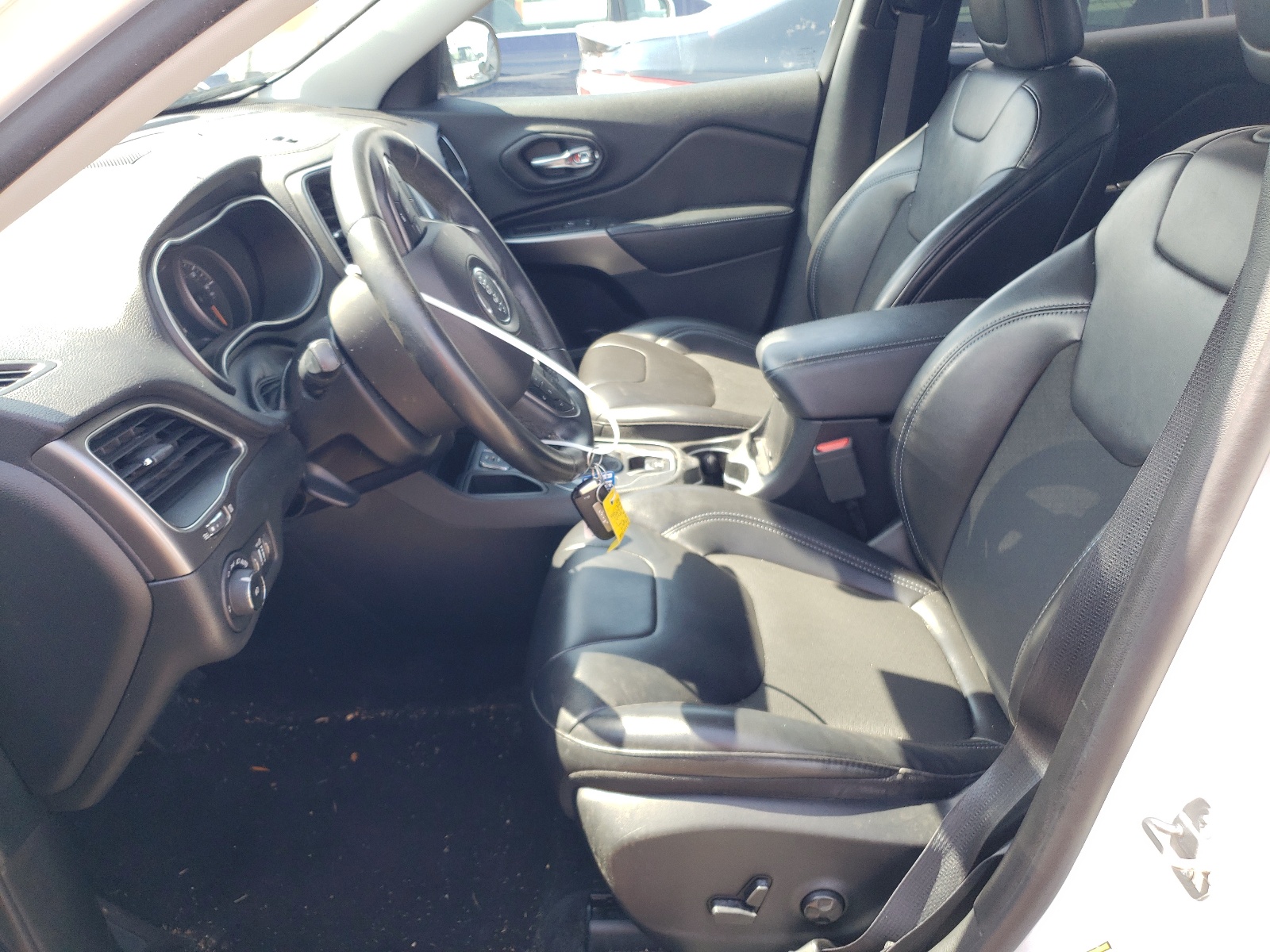 1C4PJLLB6KD111447 2019 Jeep Cherokee Latitude Plus