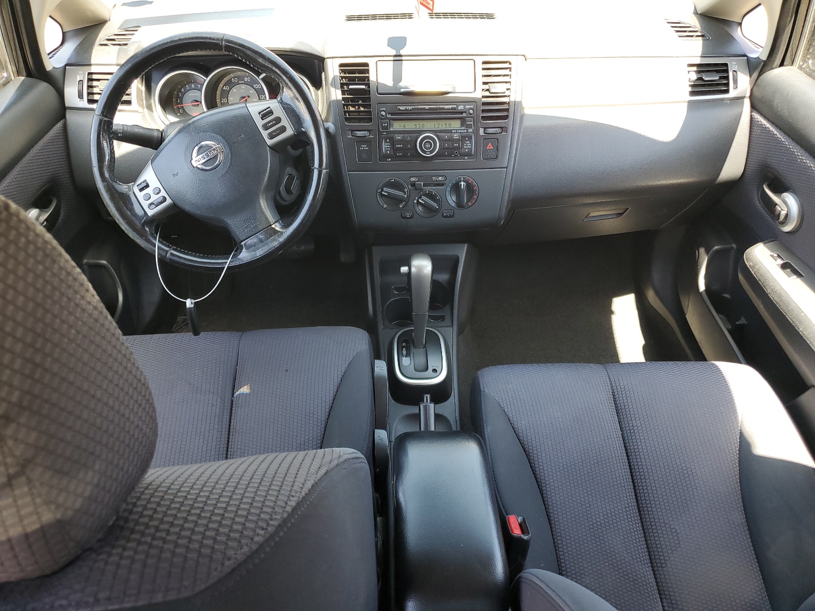 3N1BC13E28L386869 2008 Nissan Versa S