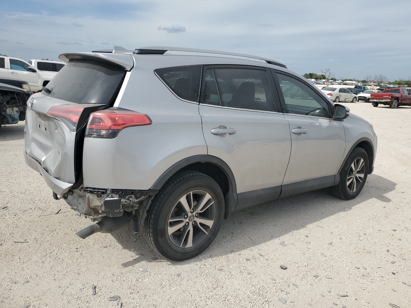 2T3WFREV6HW404901 2017 Toyota Rav4 Xle