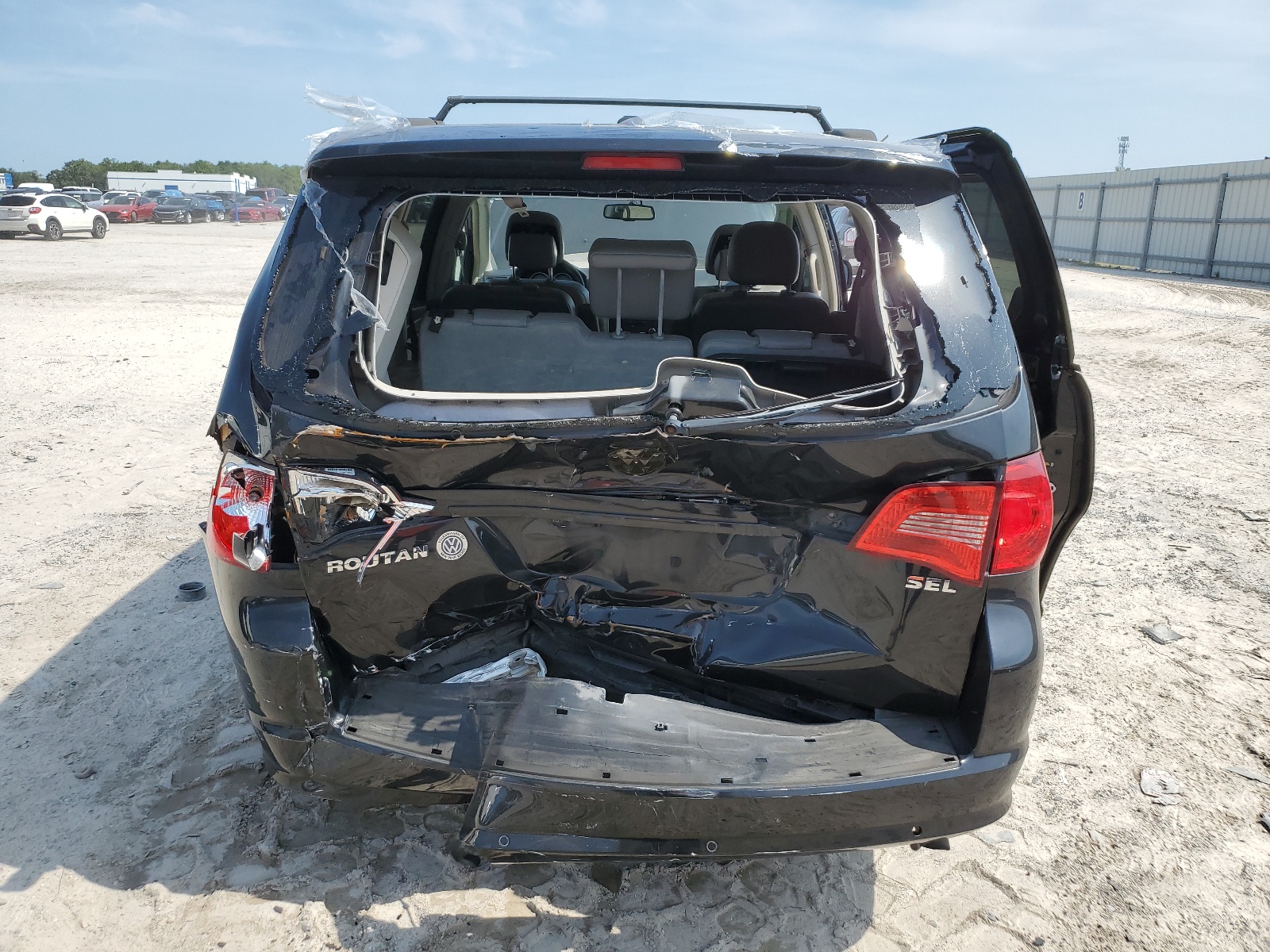 2C4RVADG7CR354453 2012 Volkswagen Routan Sel Premium