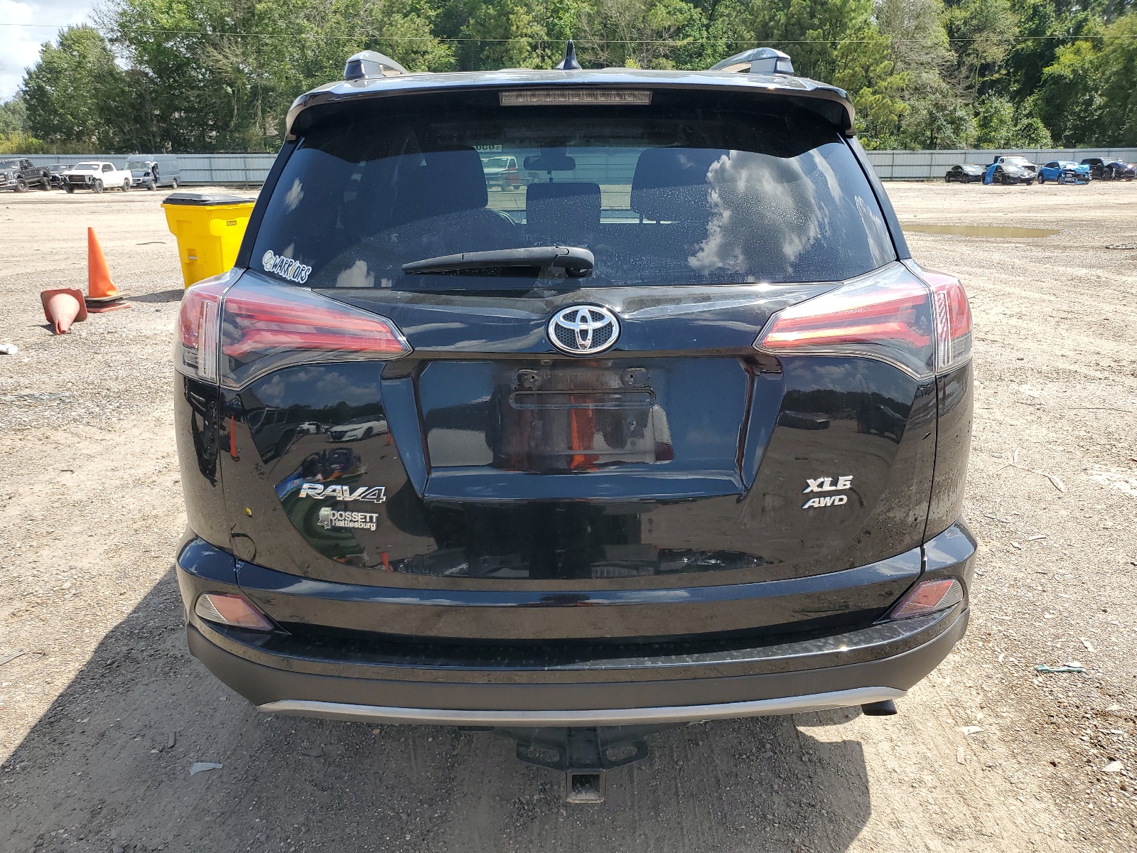 2T3RFREV4HW575465 2017 Toyota Rav4 Xle