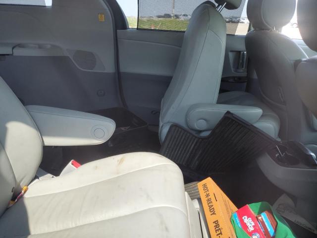 2013 TOYOTA SIENNA XLE