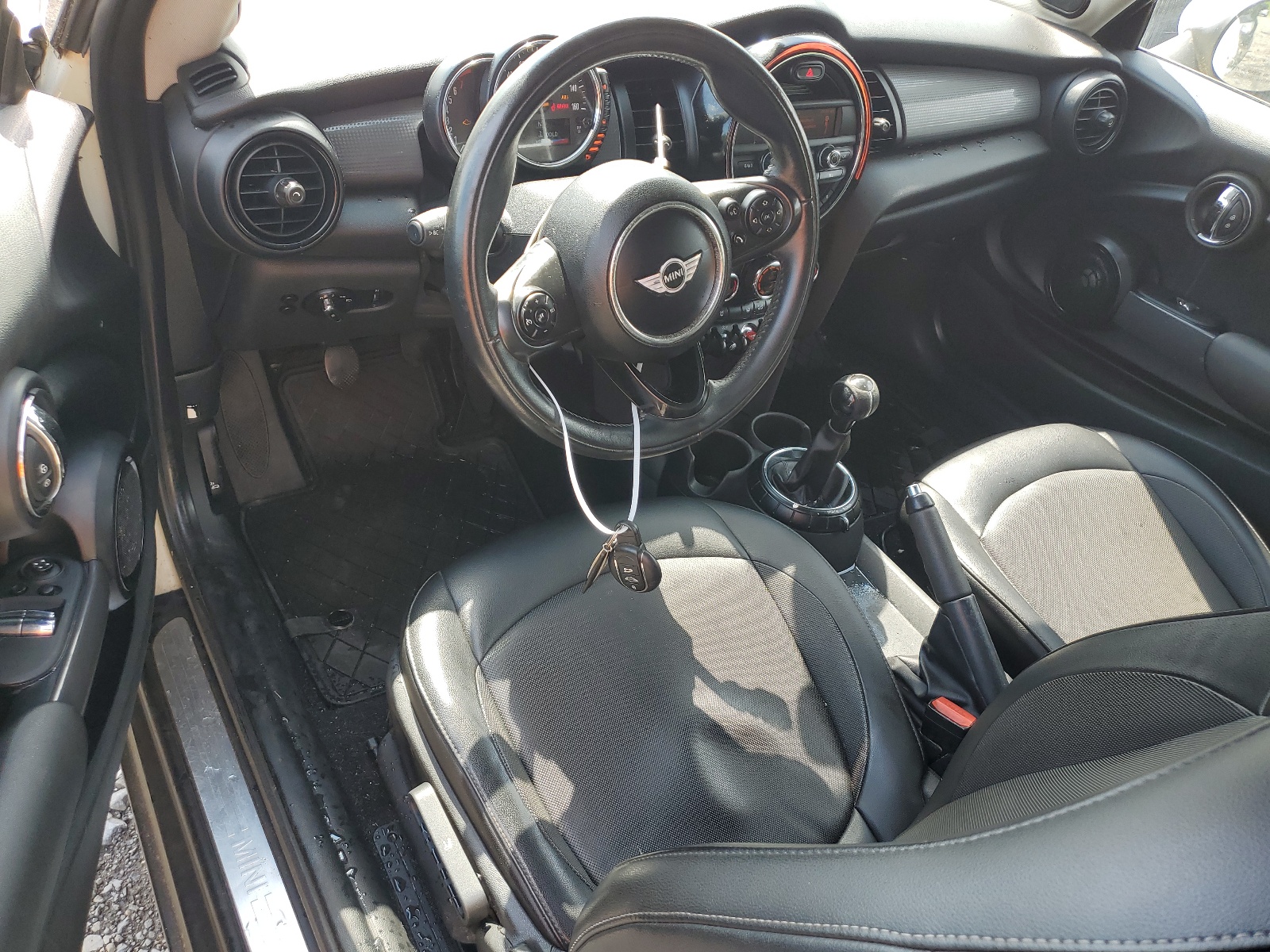 2015 Mini Cooper vin: WMWXM5C57F3A96756