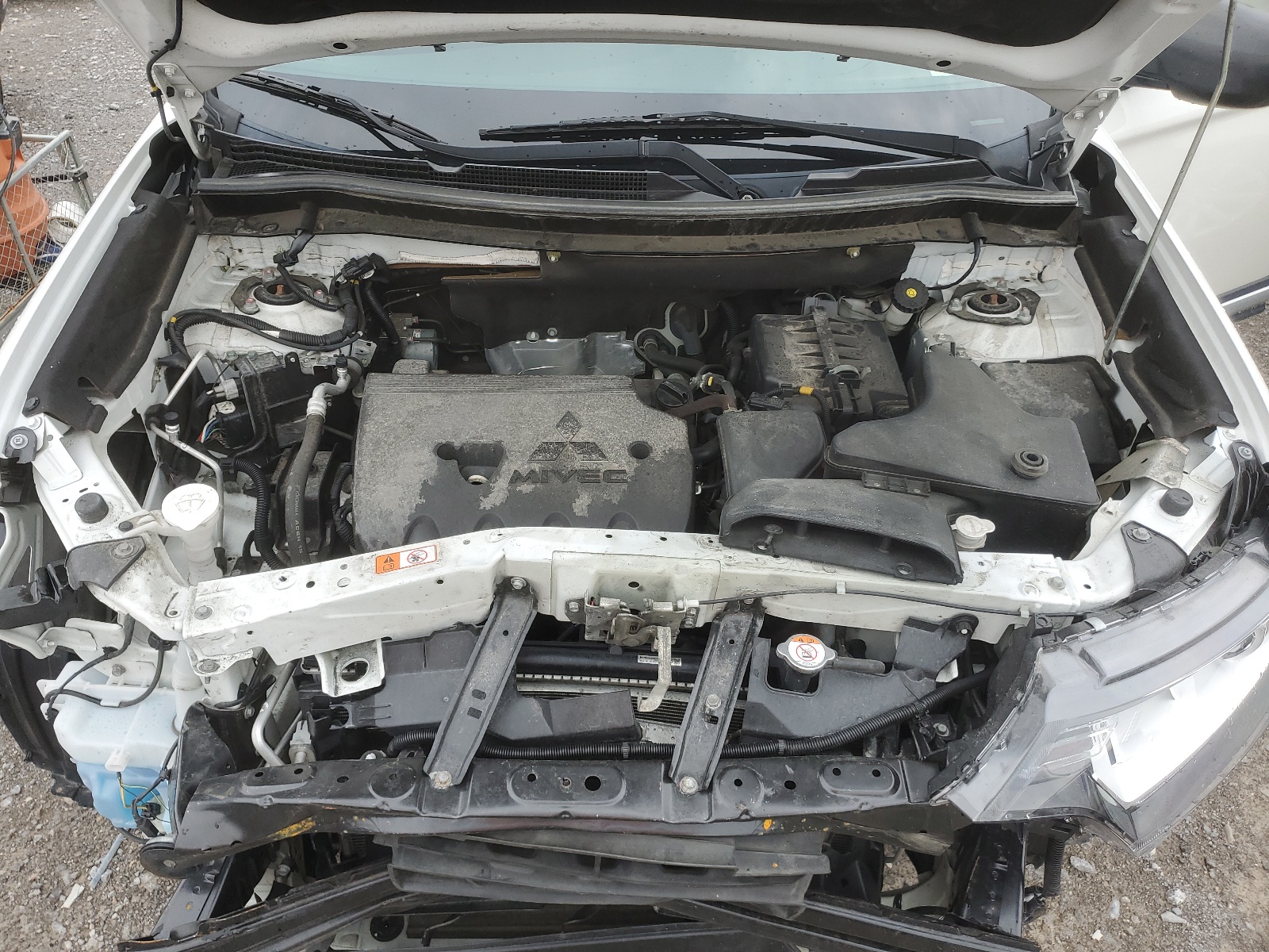 JA4AZ3A35LZ046017 2020 Mitsubishi Outlander Se