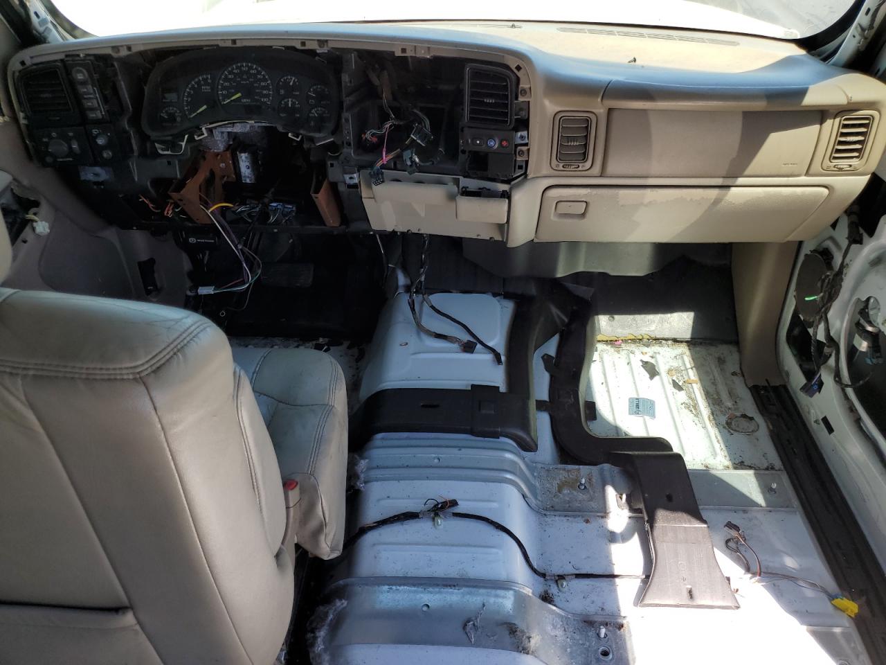 2002 Chevrolet Tahoe K1500 VIN: 1GNEK13TX2R145080 Lot: 64802254